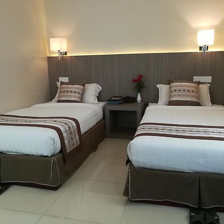 Golden Hill Hotel - Lashio Extérieur photo