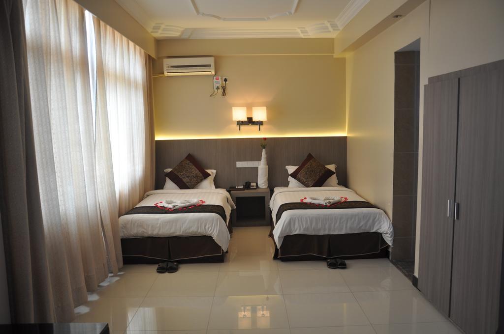Golden Hill Hotel - Lashio Extérieur photo