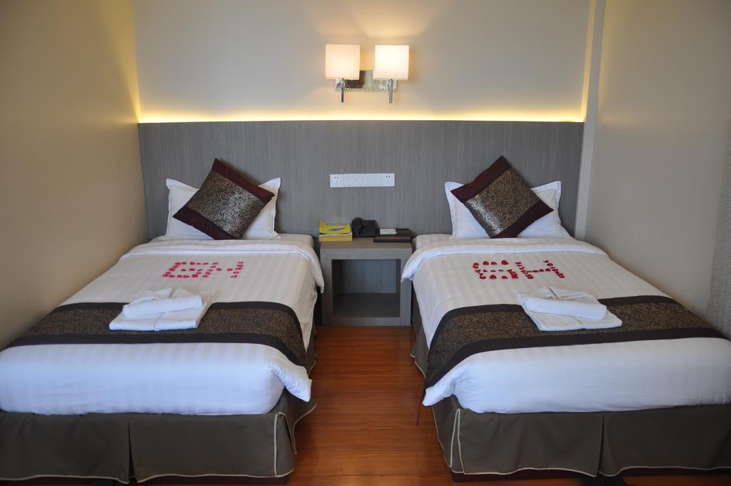Golden Hill Hotel - Lashio Extérieur photo