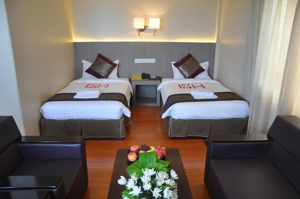 Golden Hill Hotel - Lashio Extérieur photo