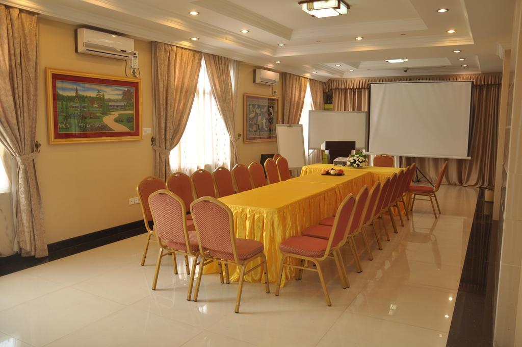 Golden Hill Hotel - Lashio Extérieur photo
