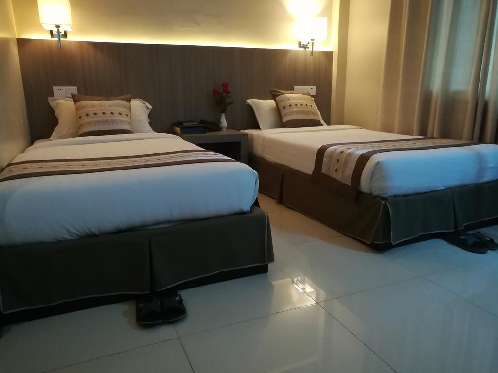 Golden Hill Hotel - Lashio Extérieur photo