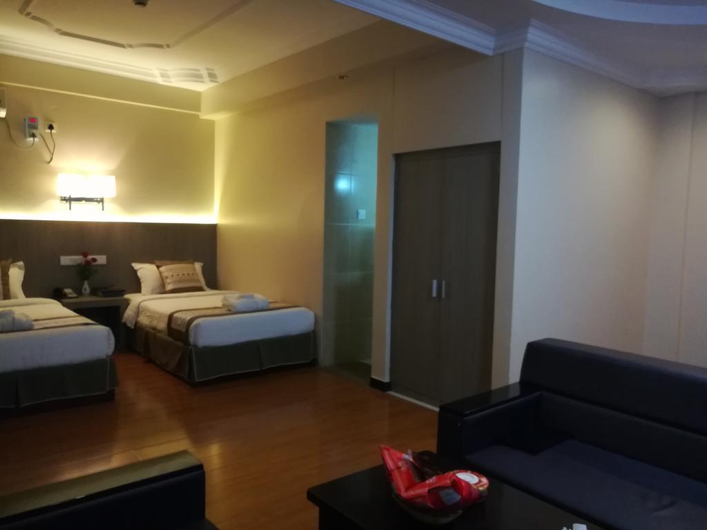 Golden Hill Hotel - Lashio Extérieur photo