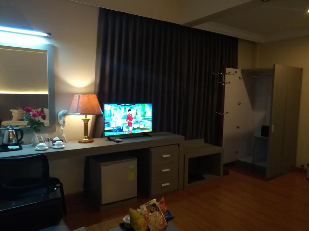 Golden Hill Hotel - Lashio Extérieur photo