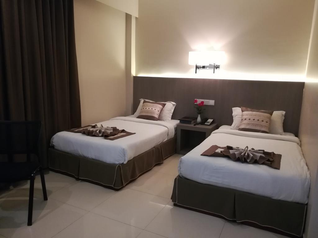 Golden Hill Hotel - Lashio Extérieur photo