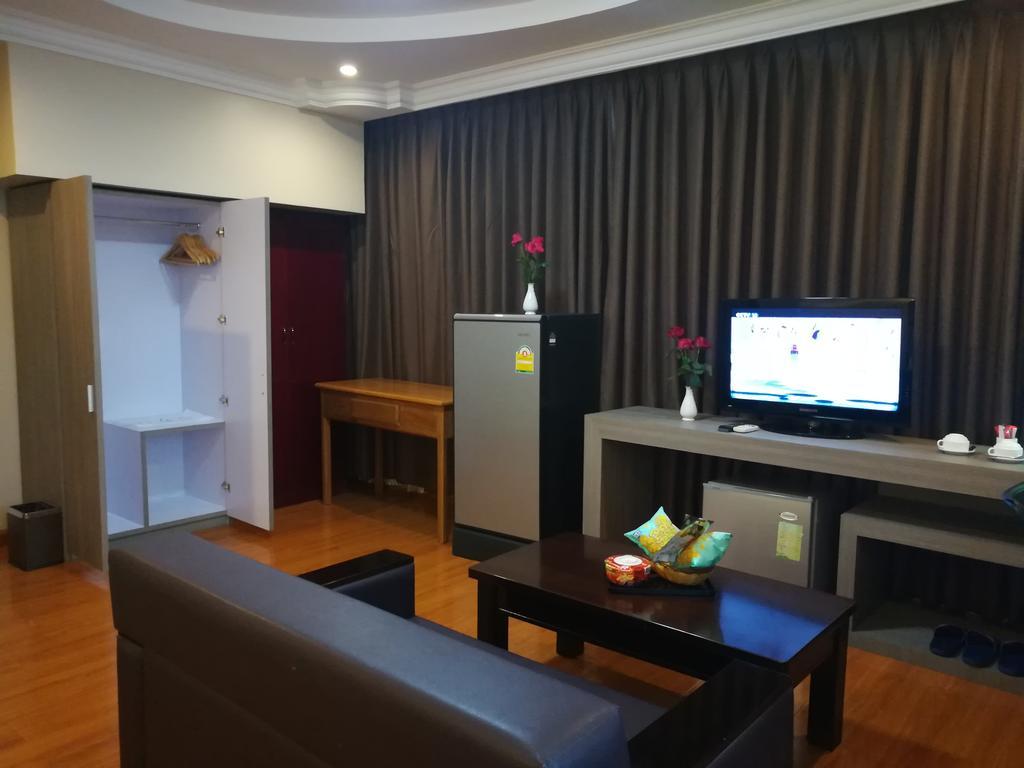 Golden Hill Hotel - Lashio Extérieur photo